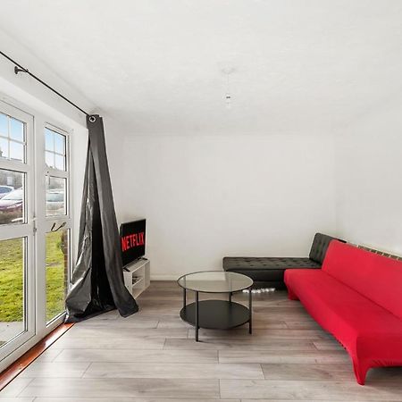 Cozy Luton Town Centre Retreat Apartment Bagian luar foto