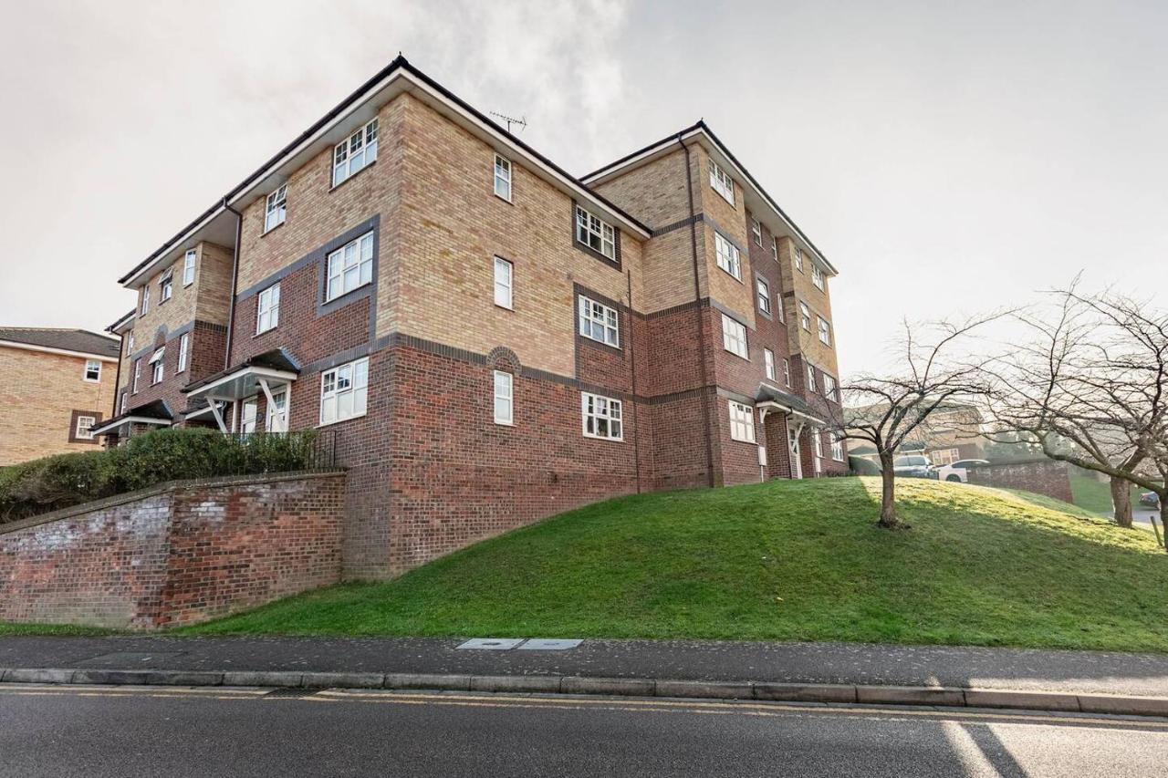 Cozy Luton Town Centre Retreat Apartment Bagian luar foto