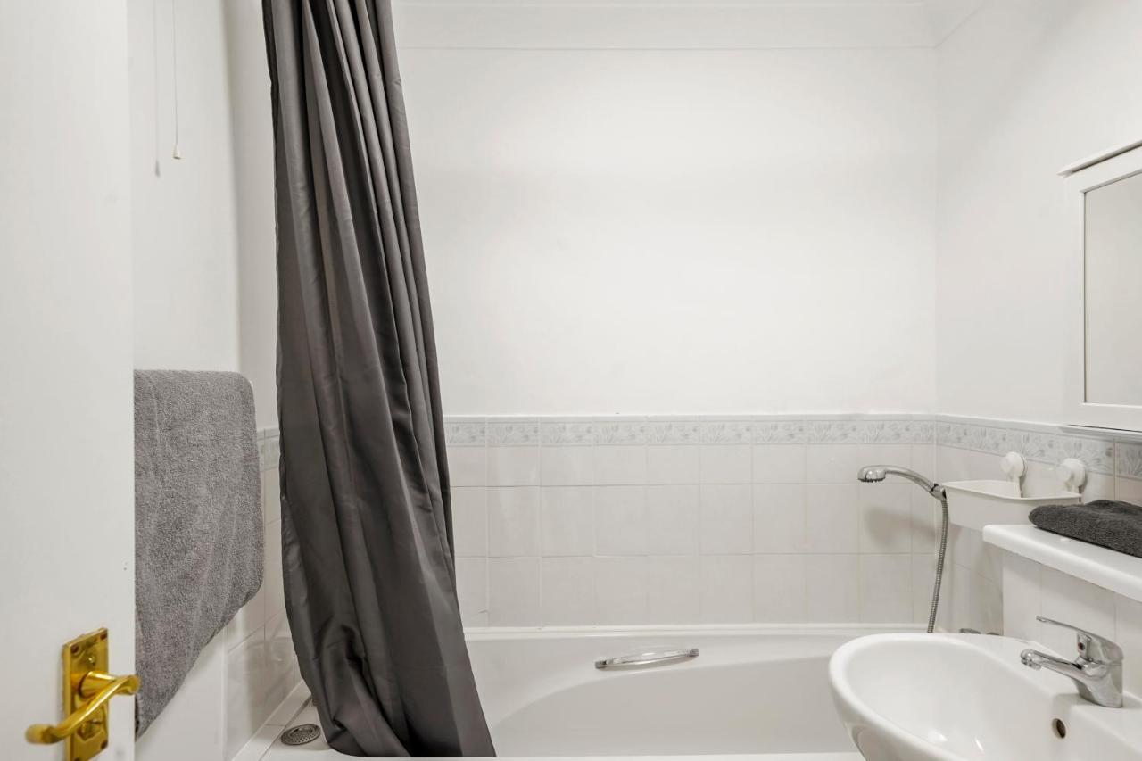Cozy Luton Town Centre Retreat Apartment Bagian luar foto