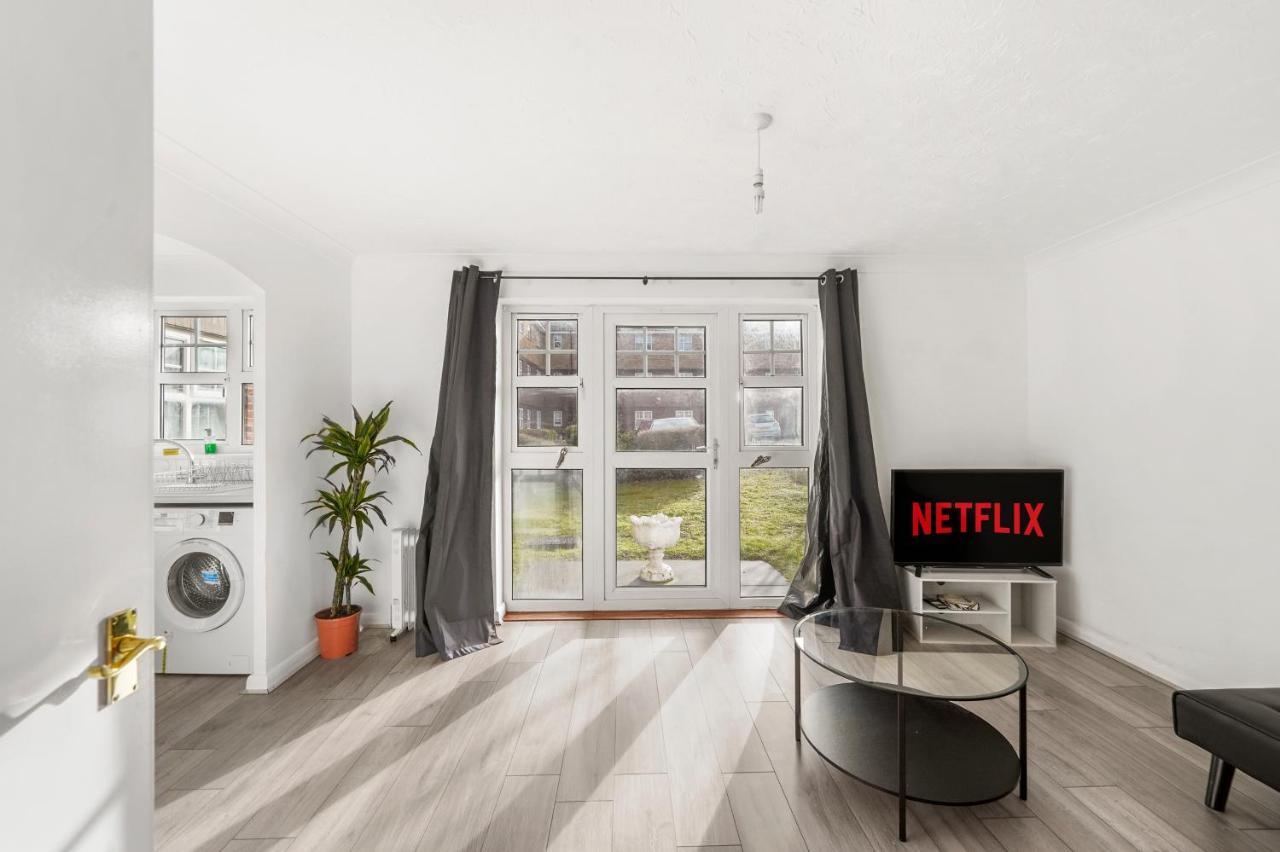 Cozy Luton Town Centre Retreat Apartment Bagian luar foto