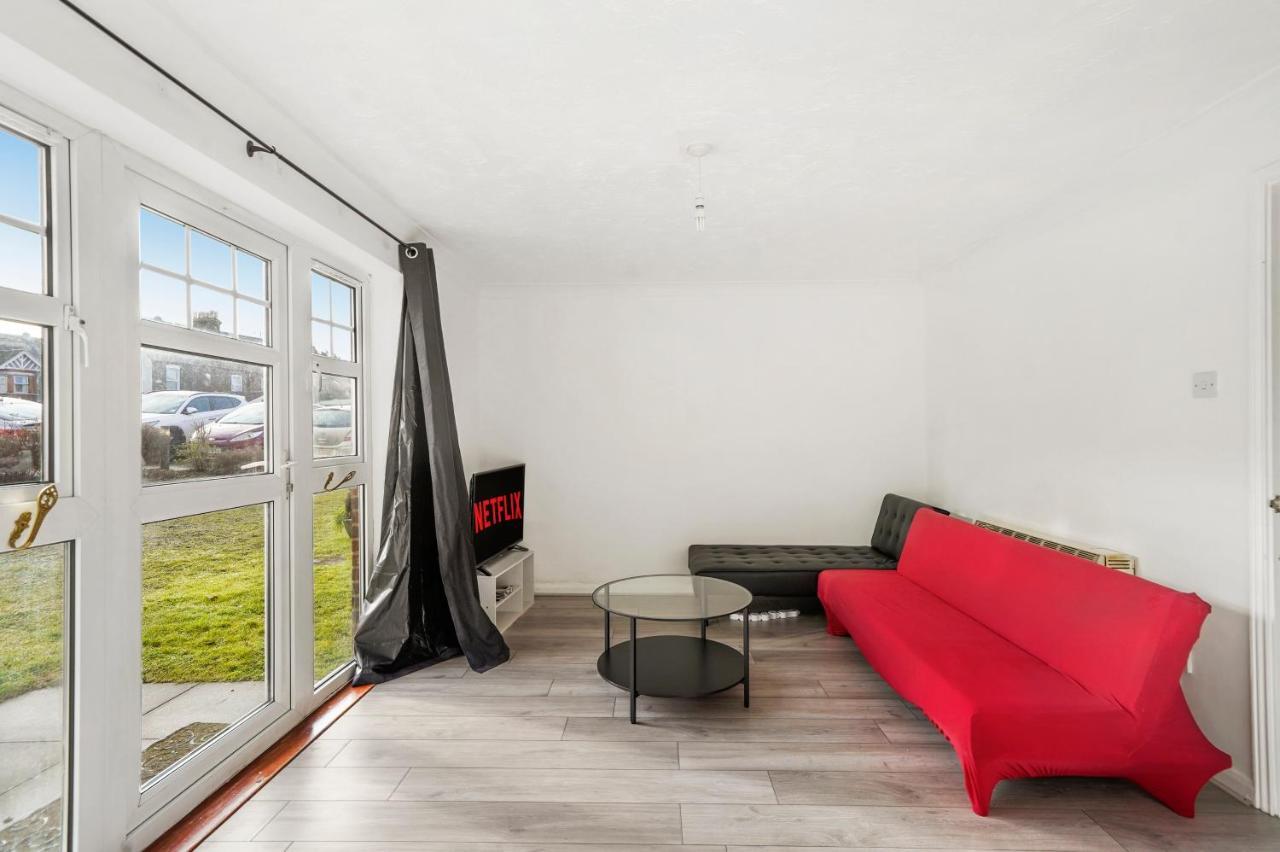 Cozy Luton Town Centre Retreat Apartment Bagian luar foto