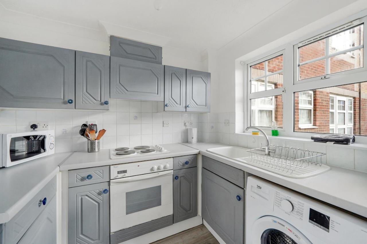 Cozy Luton Town Centre Retreat Apartment Bagian luar foto