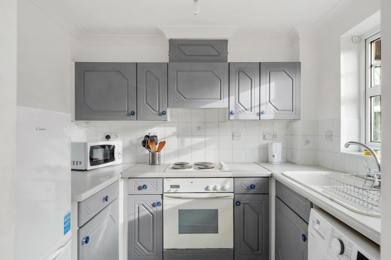 Cozy Luton Town Centre Retreat Apartment Bagian luar foto